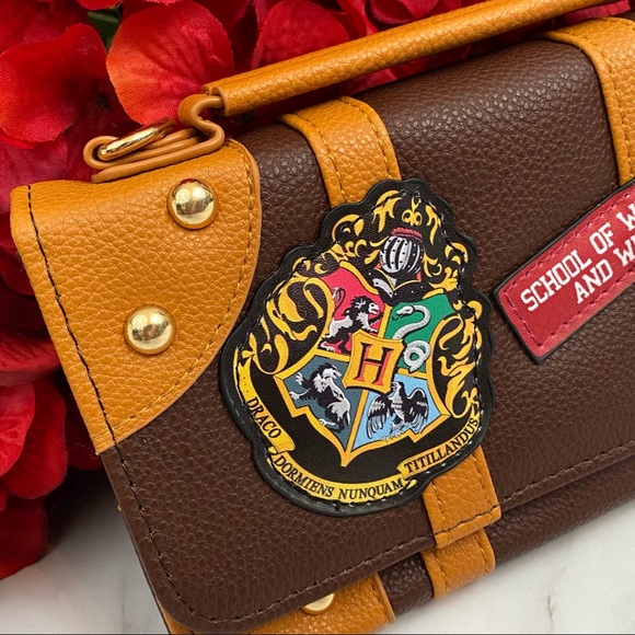 Harry Potter Hogwarts School Trunk Clutch Handbag Crossbody - Picture 7 of 16